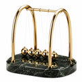 Newtonpendel 30 x 16 x 30 cm aus Metall und Marmor in Gold Grün als Schreibtischdekoration